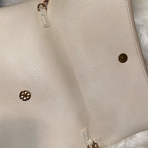 White Envelope Purse w Gold Chain - Picture 3 of 5